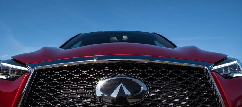 Get a load of those hood swoops! And yes, it’s supposed to “float” above the headlights and fenders that much.